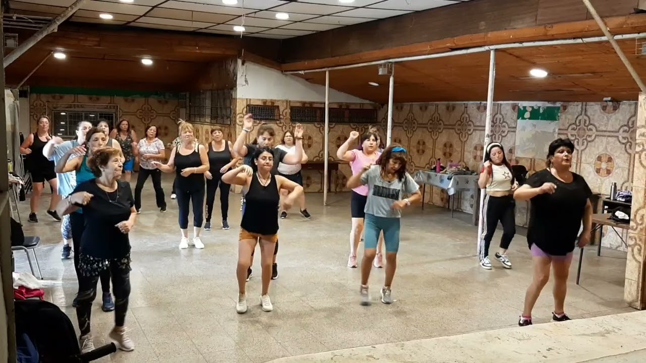 Baile entretenido 13 Miercoles 4 de enero 2026 profesora Angela Sierra club los 120 lo Espej
