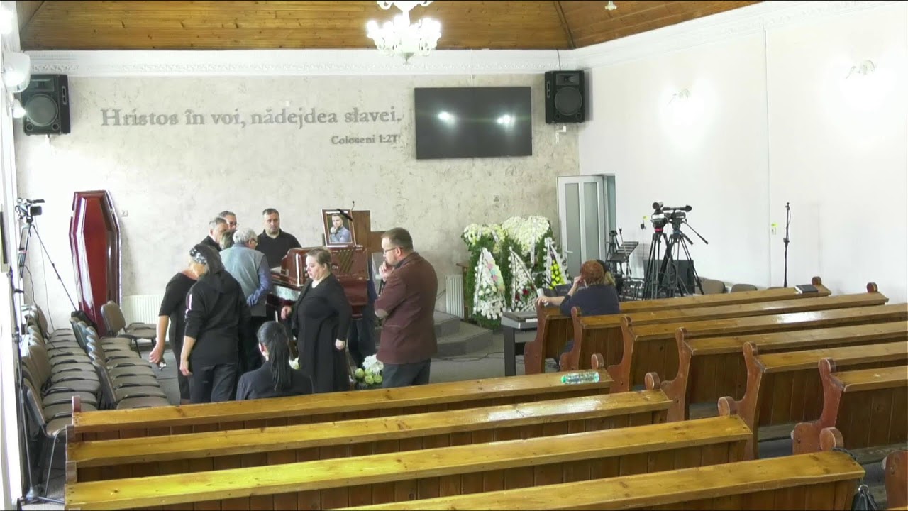 Funerariile lui Robert Buzdea - Sosirea cortegiului funerar la biserică