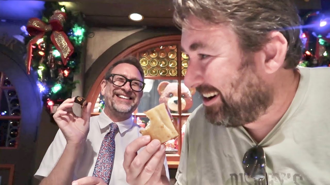 A Crazy Sunday Night at Disney World - Park Hopping Hollywood Studios To EPCOT For Holiday Treats
