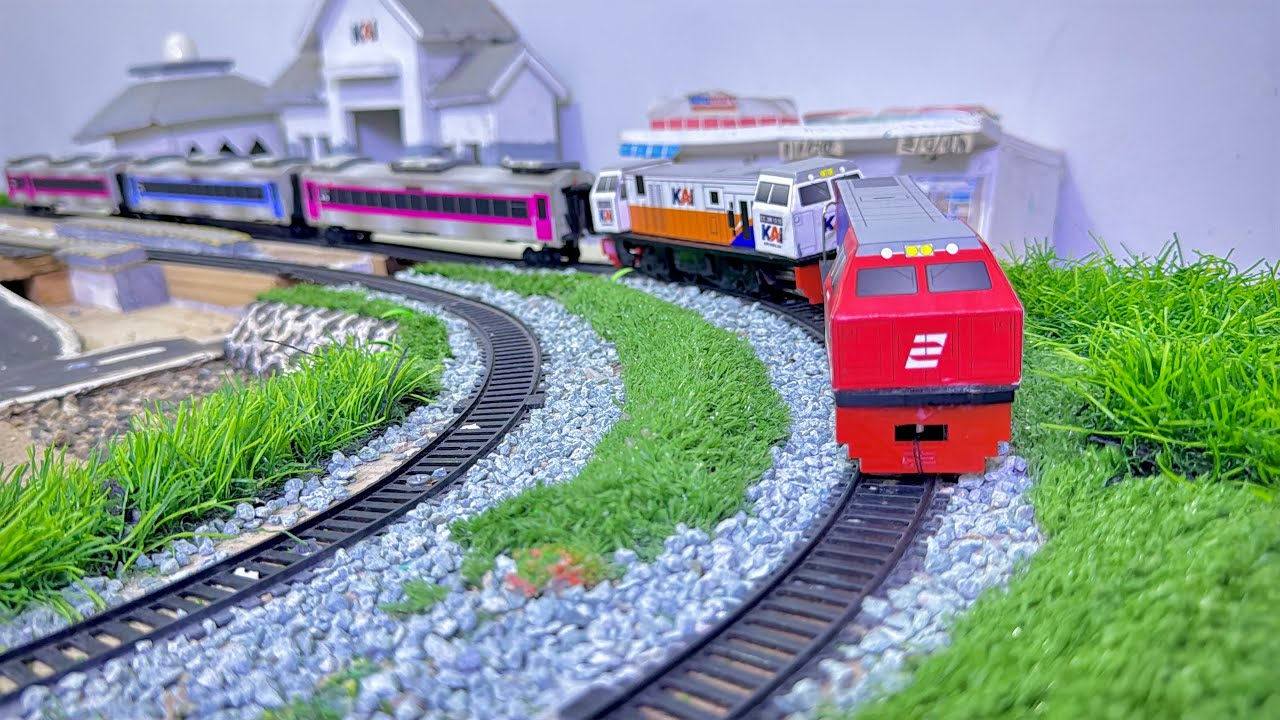 SALING TOLONG MENOLONG KERETA API CC206 DAN RnB.