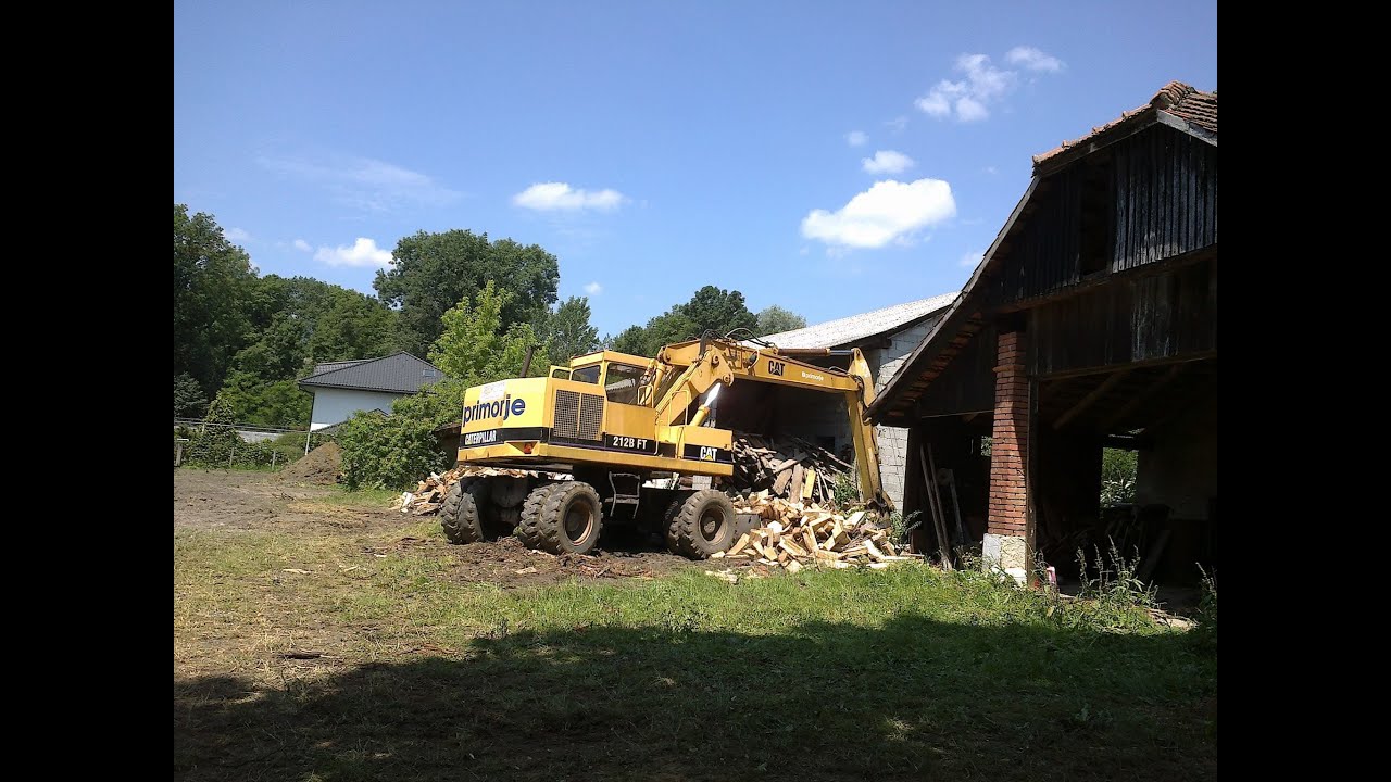 Cleaning manure pit with Caterpillar and iveco