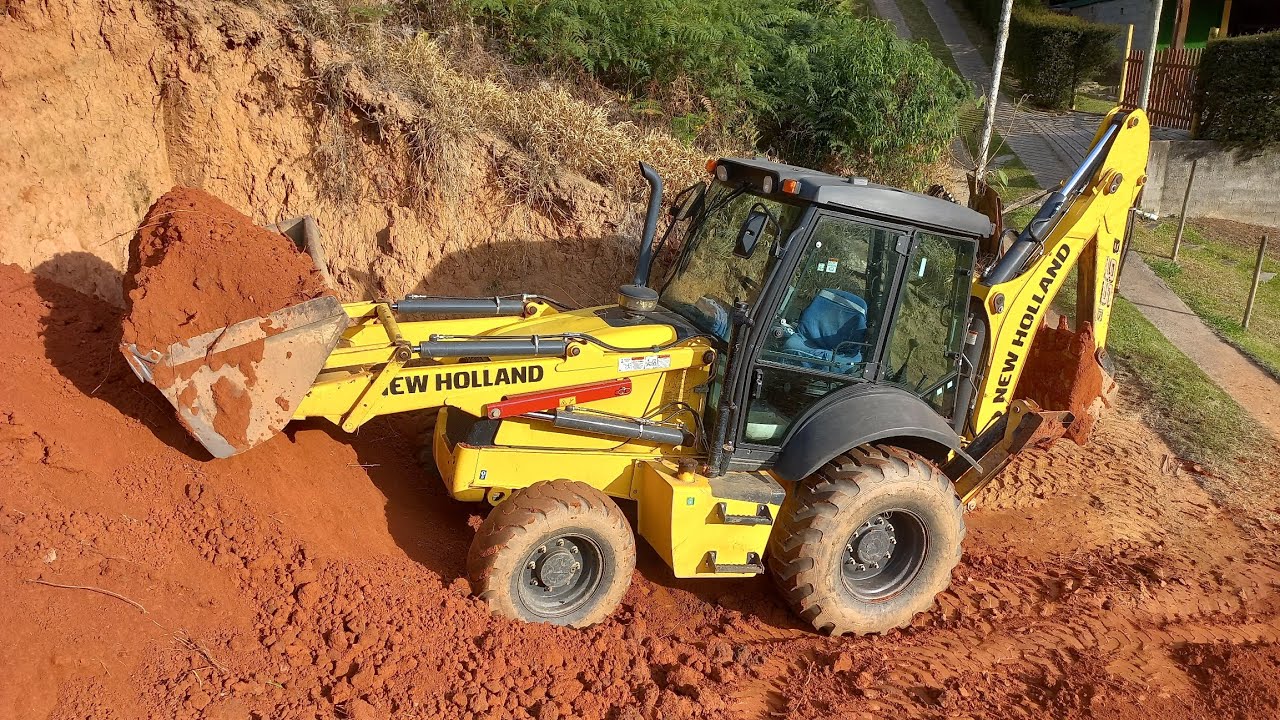 CORTE DE TALUDE E CAIXA COM A RETROESCAVADEIRA NEW HOLLAND B95B #extremo #retroescavadeira