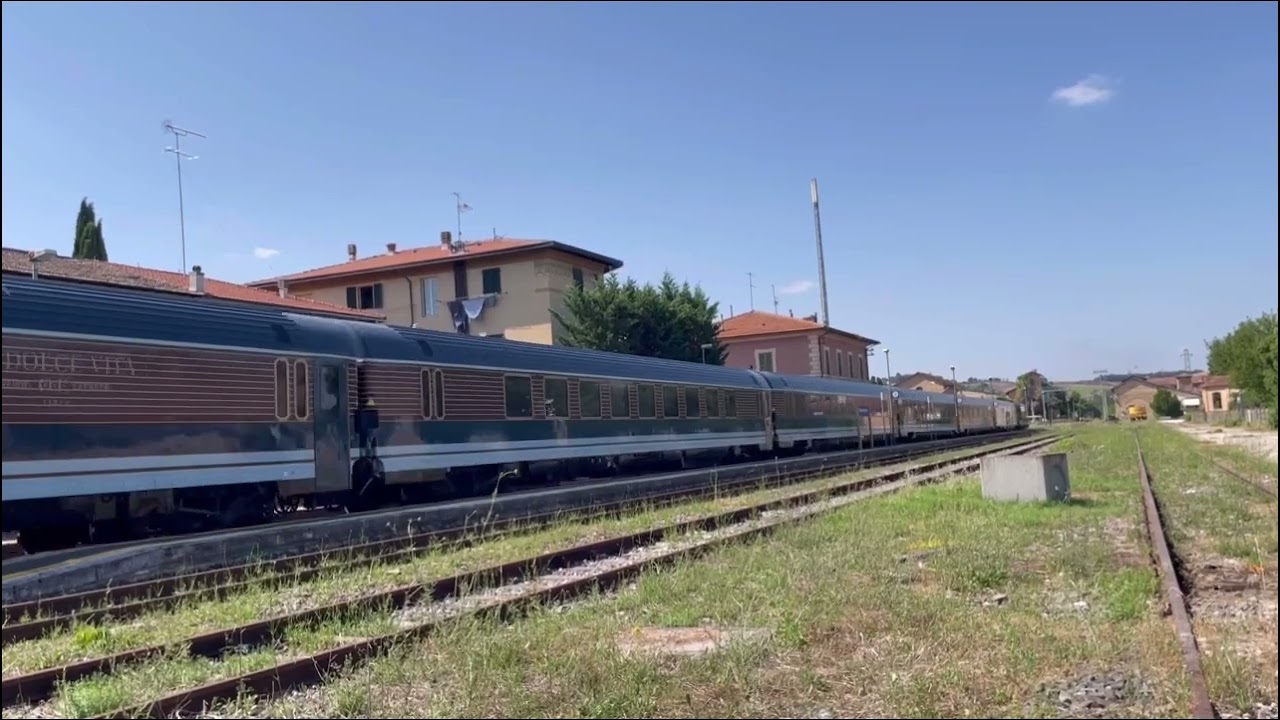 Treno Dolce Vita in transito a Buonconvento ( Siena ) 2025 #dolcevita #treno #buonconvento
