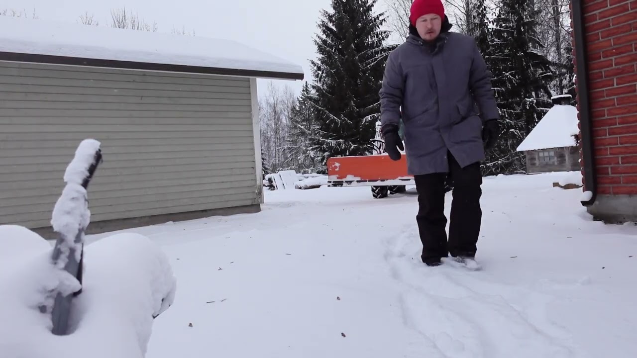 Branson 6225C snowplowing