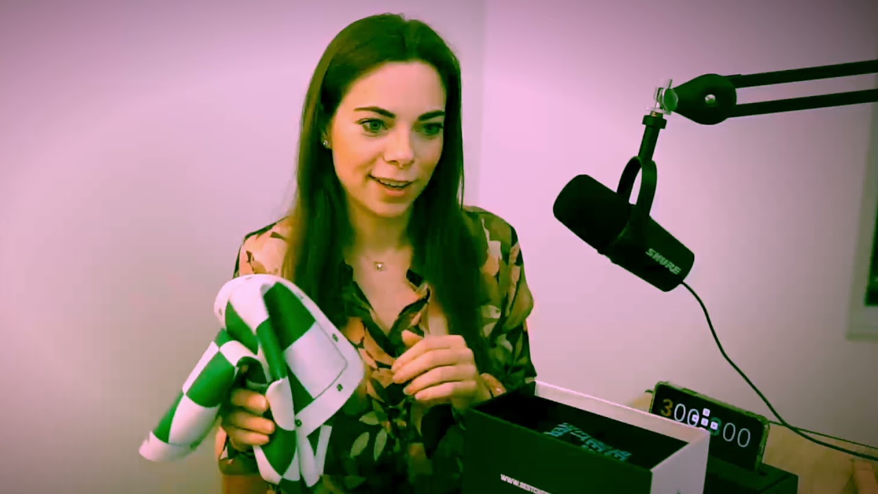 Grandmaster Dina Belenkaya + Best Chess Set Ever!