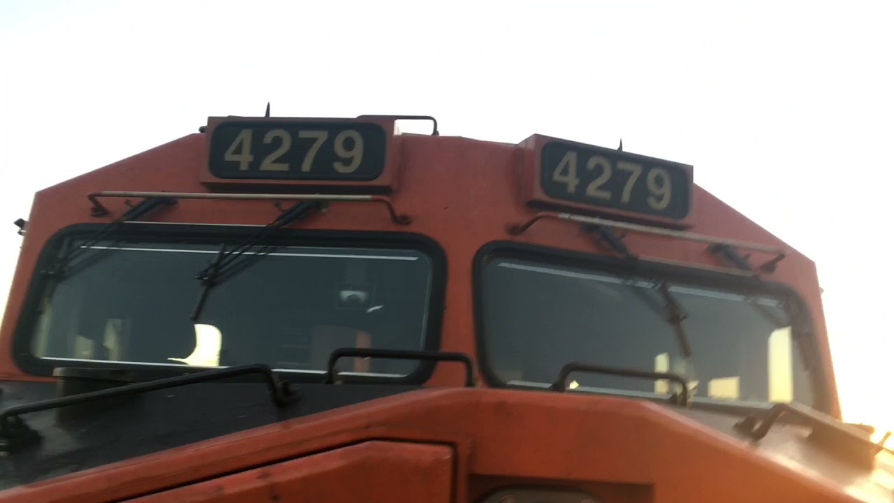Cab tour of BNSF ES44c4 and BNSF c44-9W