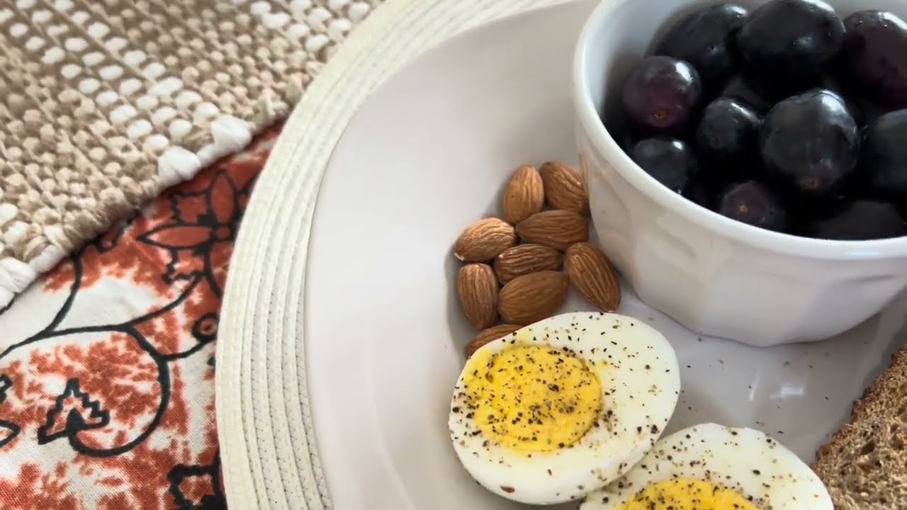 Simple & Healthy Breakfast / Taking care of my health in midlife #health 