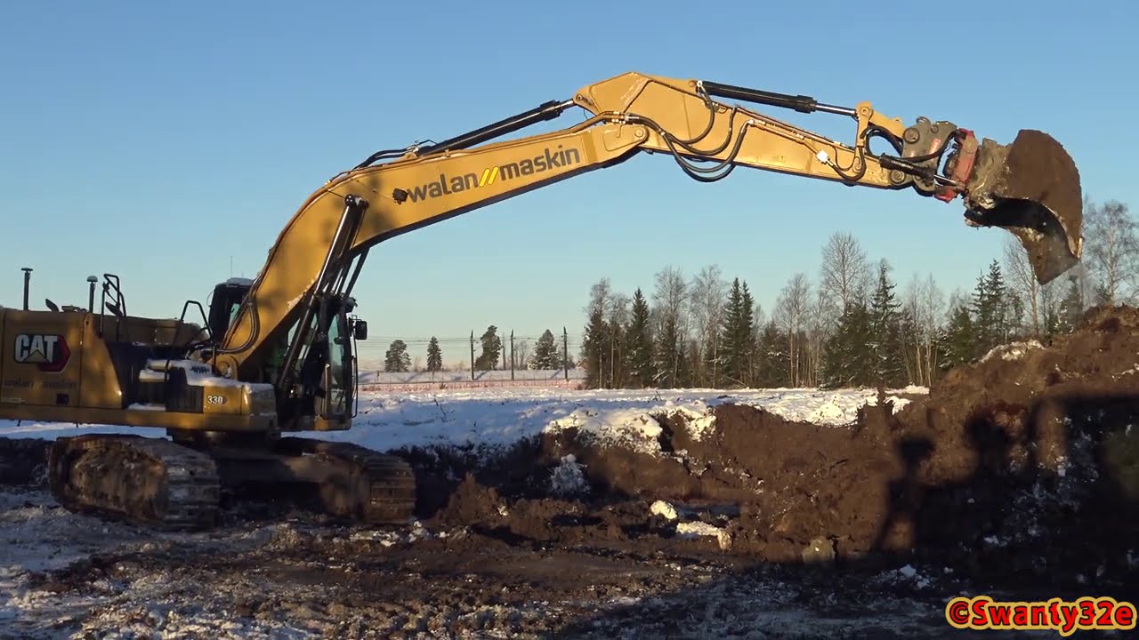 4K| CAT 330 Excavator Digging And Piling Mud