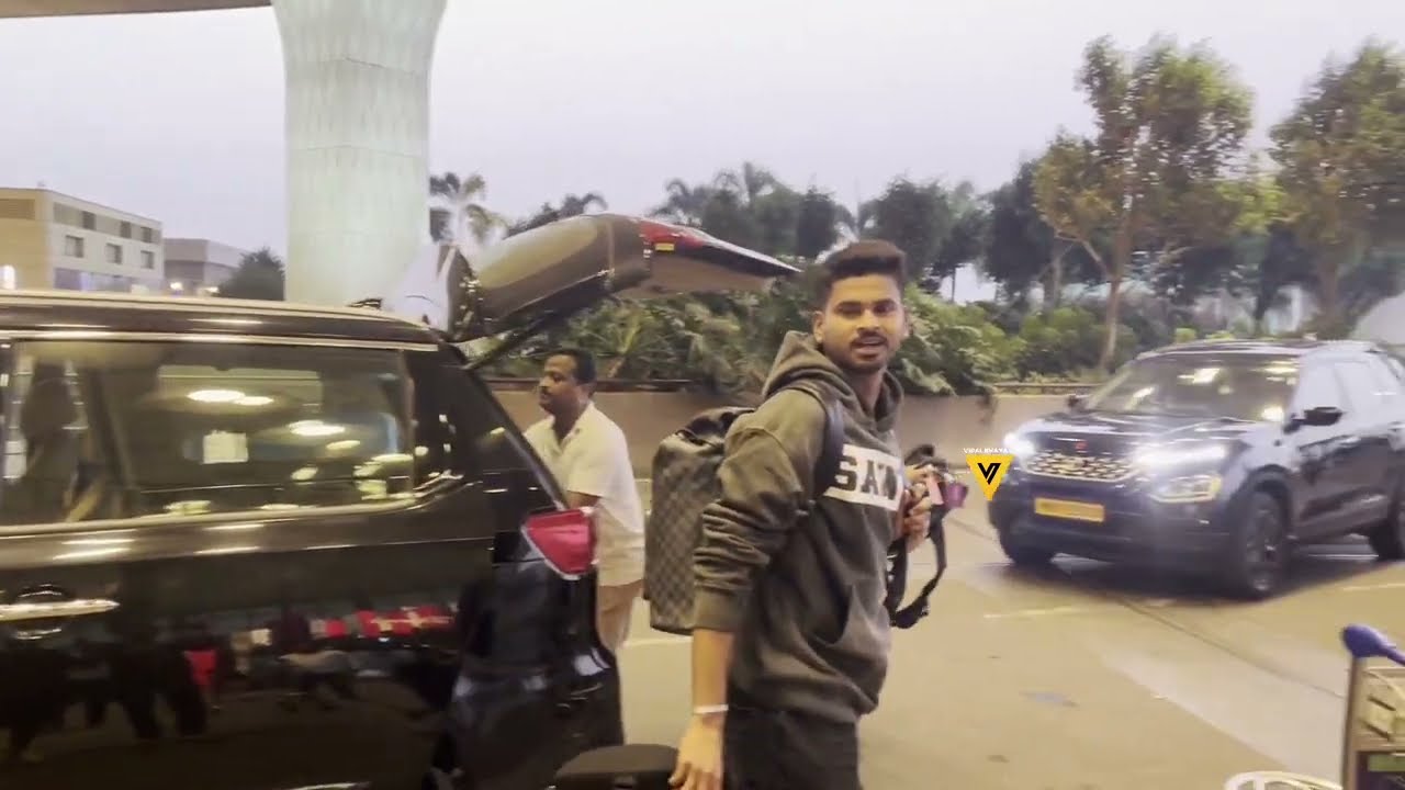 Cricketer Shreyas Iyer Spotted at Mumbai Airport 😎🔥📸