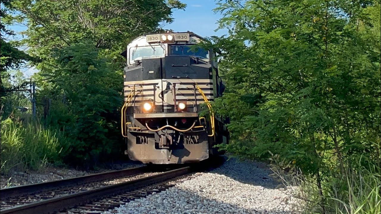 NORFOLK SOUTHERN Manifest In RIDGEWAY VA With old Southern Boxcars #norfolksouthern #manifest #train