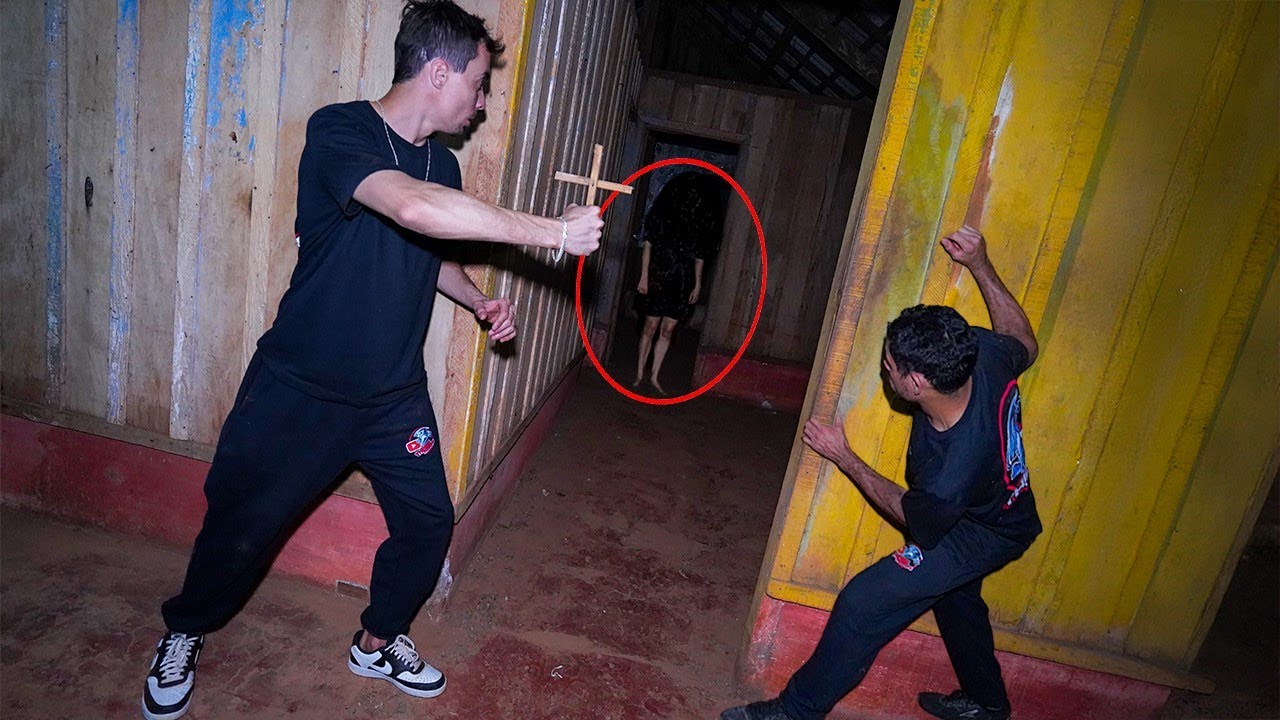 DESESPERO TOTAL AO PASSAR A NOITE NA CASA MAIS ASSOMBRADA DO PARANA NUNCA MOSTRE A CRUZ PRA ELA