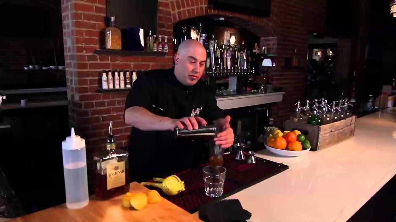 How to Make an Amaretto Drink : Party Drinks