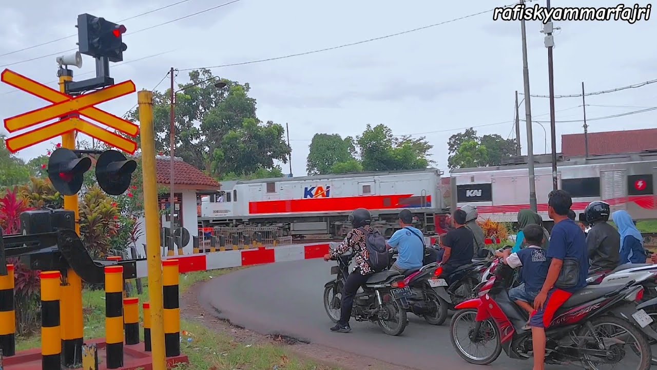 Palang Pintu Kereta Api | Railway Crossing Videos | Febuari2026 | Ka Fajar Utama Solo