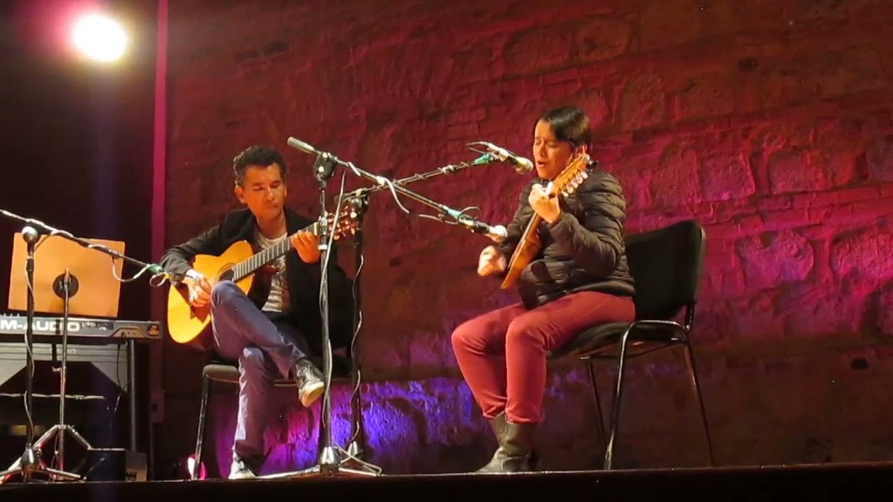 ÁGUILA (Raúl Rosero Polo) - TATIANA NARANJO (Charango) y RODOLFO CHAVES (Guitarra)