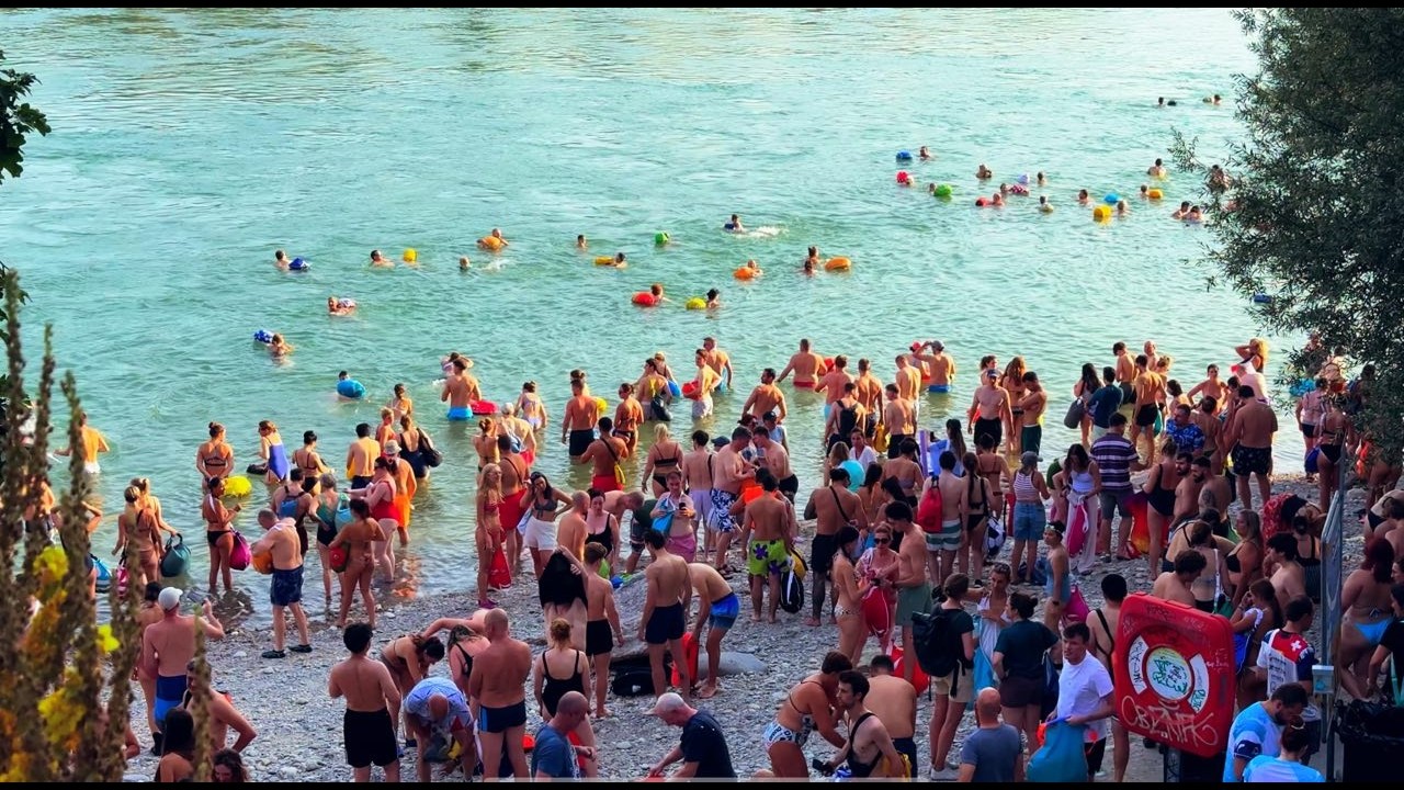 Schweizer Rheinschwimmen – Du glaubst nicht, wie viele hier mitmachen!