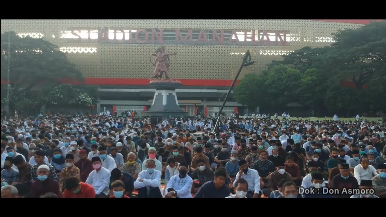 Suasana di New Gelora Stadion Manahan Surakarta. Saat Sholat Idul Fitri. 1 Syawwal 1443H/ 2 Mei 2022