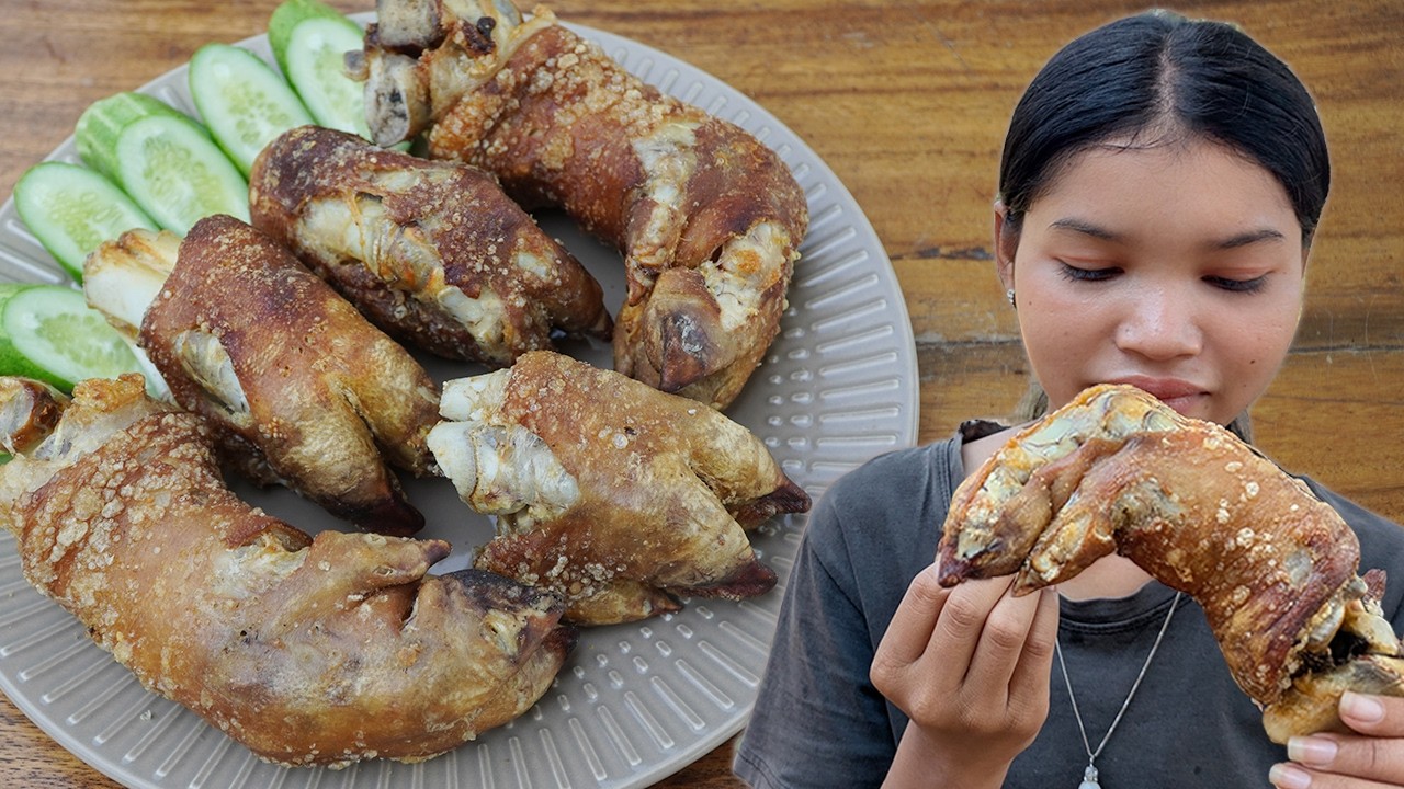 Deep Fried Pig Feet Recipe / Crispy Pig Feet Cooking in Village / Eating Crunchy Pig Feet