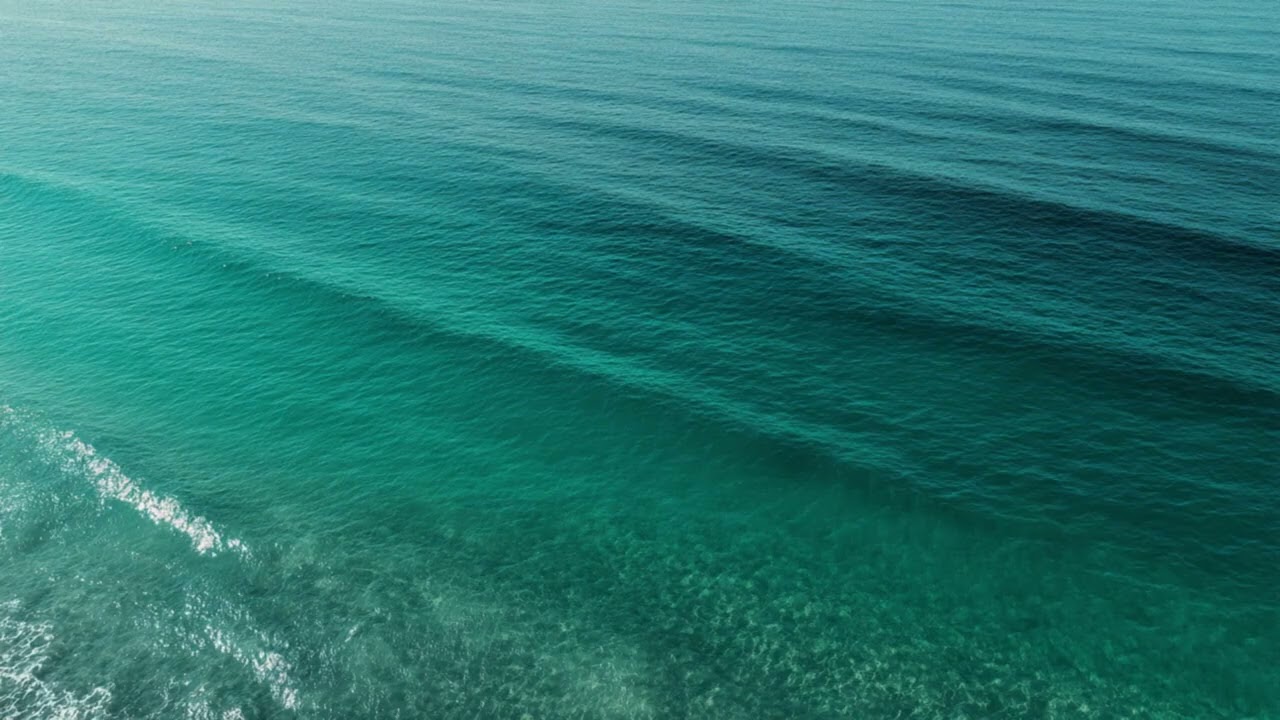 Calm Coastline – Minimal Travel Music (Extended Cinematic Deep House Mix)
