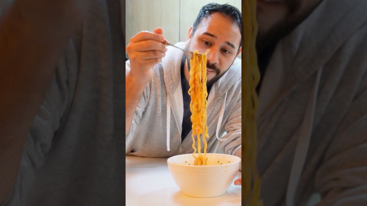 Probando fideos picantes #tastetest #fideos #picante #spicy
