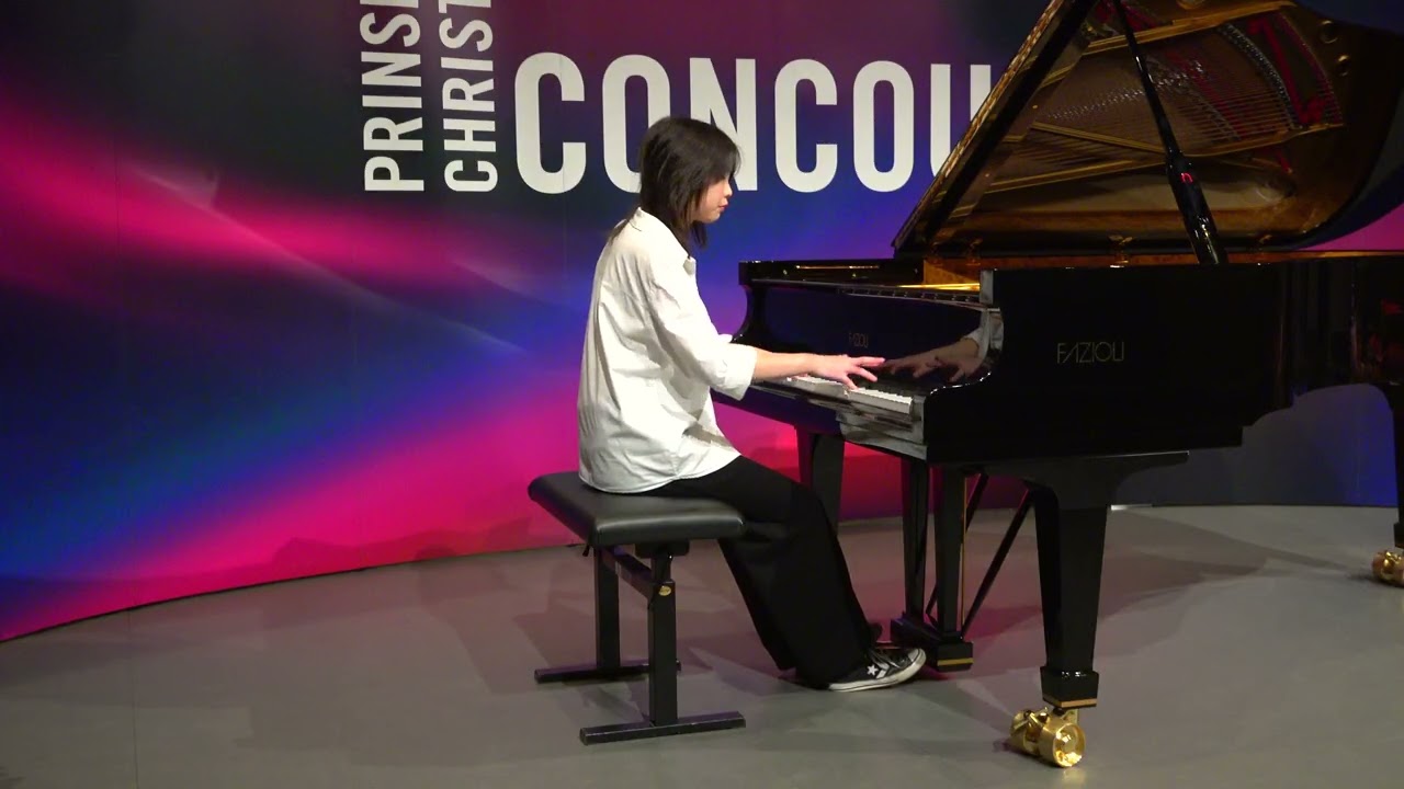 Feng Dekker uit Dronten speelt van F. Chopin Impromptu I in As op.29
