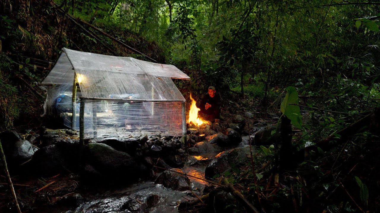 Camping Hujan di Tepi Sungai bermalam di shelter plastik dan pasang perangkap burung puyuh
