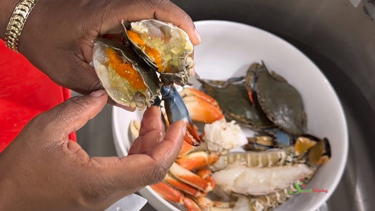 This Is How My Grandmother Taught Me To Clean Crabs, I’ll Teach You