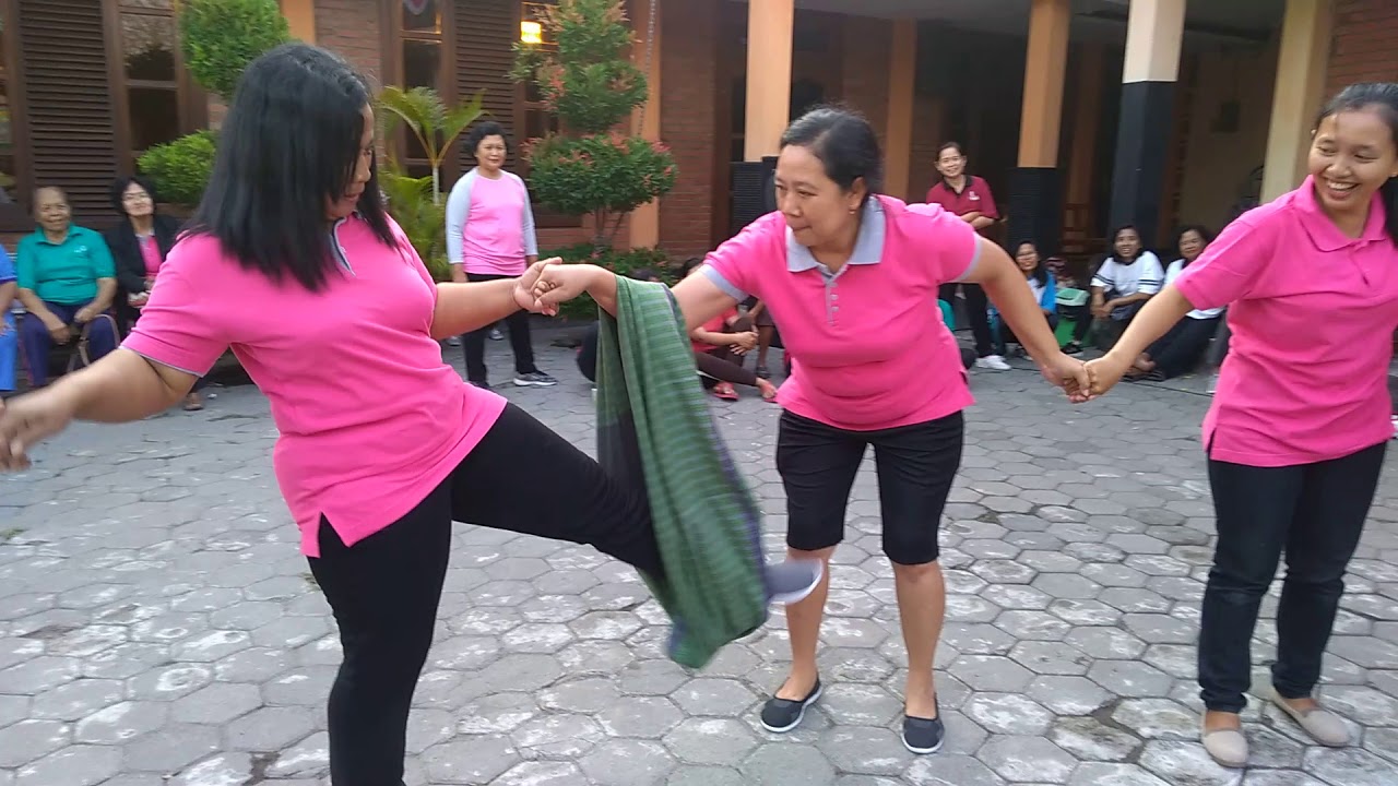 LOMBA SARUNG BERANTAI IBU-IBU GKJ WEDI KLATEN