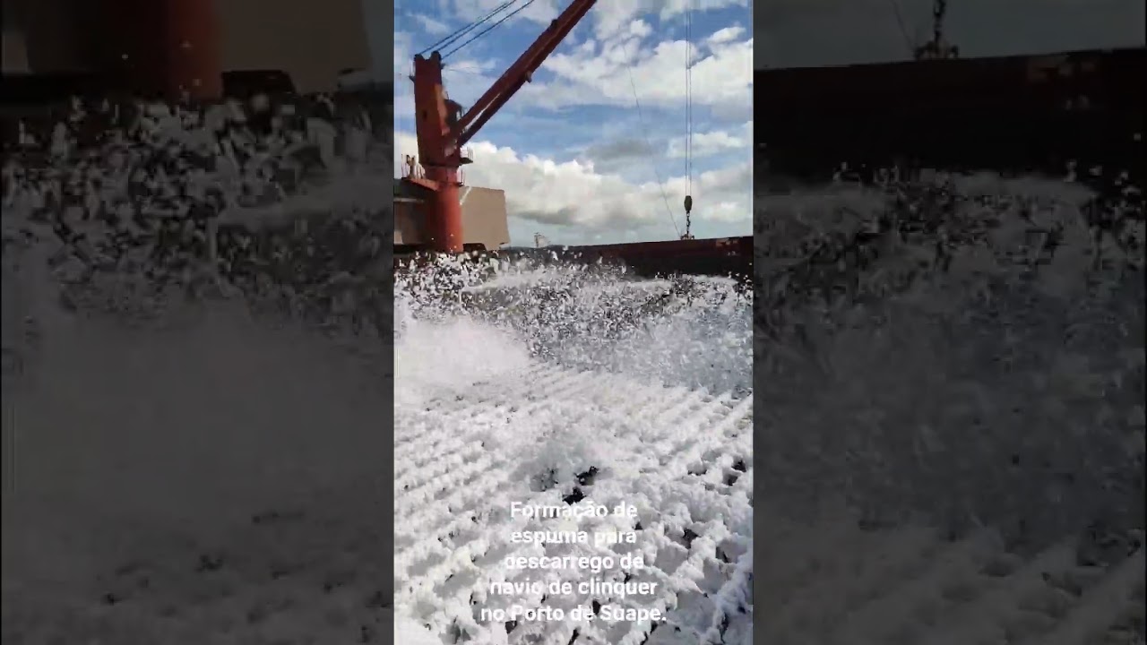 Forma&ccedil;&atilde;o de espuma para descarrego de navio de clinquer, Porto de Suape