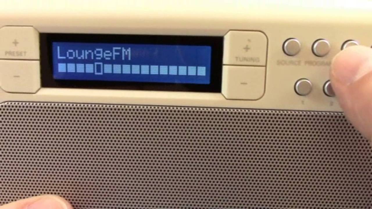 Philips AE5020 12 Radio Rezensionen, Milleniumstechnik im Design der 50er