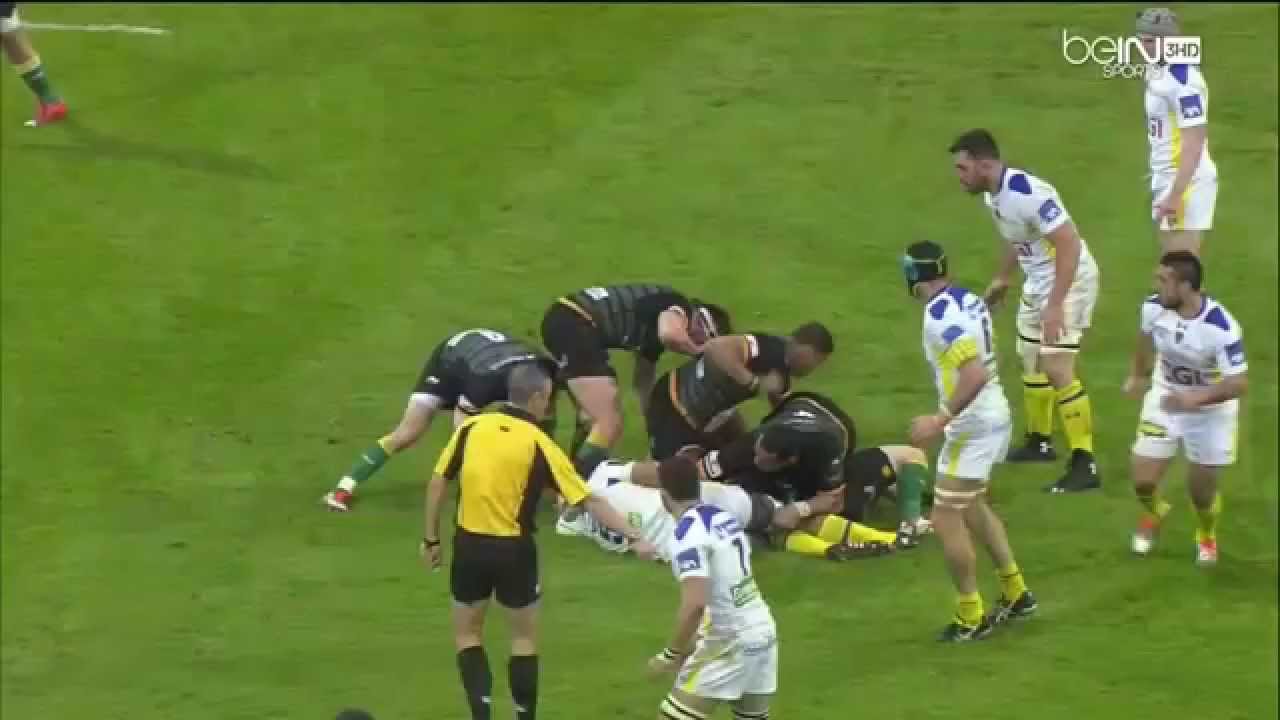 Jamie Cudmore sort un gros déblayage au coup de boule sur Tom Wood