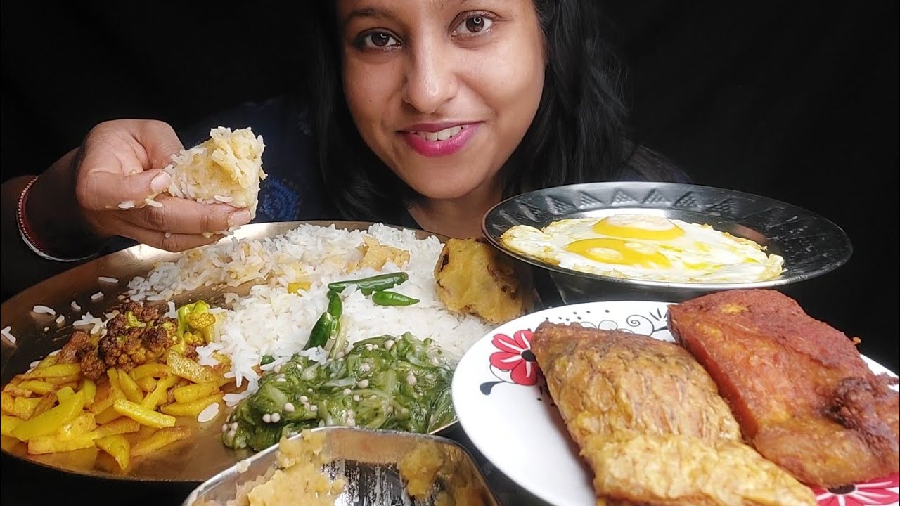 Eating Show-Rice, FulkopiAlooVaja, EggPoach, FriedFish, AlooVorta, Dal #eatingshow poulamieatingshow