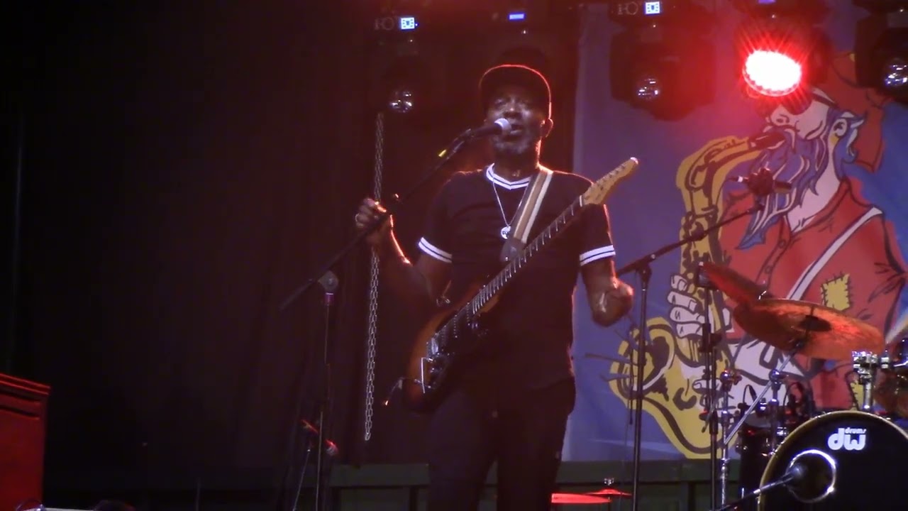 Mr. Sipp (Castro Coleman) - Smokestack Lightning/Little Wing/Over the Rainbow/Star Spangled Banner