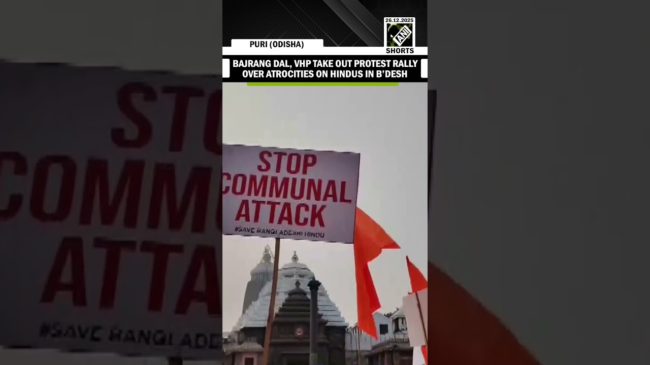 Bajrang Dal, VHP protest in front of Jagannath Temple over atrocities on Hindus in B&rsquo;Desh