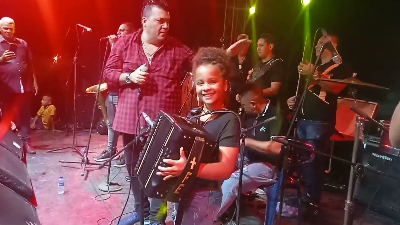 La Niña Prodigio Del Acordeon Galicia Camacho Gomez Disfrutando Esta Hermosa Cancion