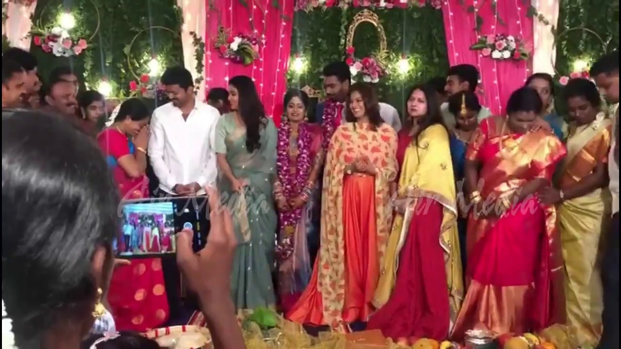 சற்று முன்விஜய் யிடம் செல்ஃபி actor vijay thalapathi 63
