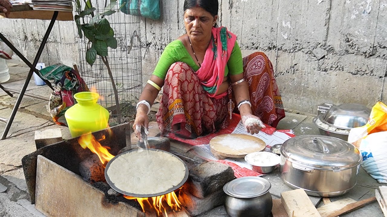 Poor Old Woman Selling JOWAR ROTIS | Sabzi Jowar ke Roti | Spicy Seven /A48
