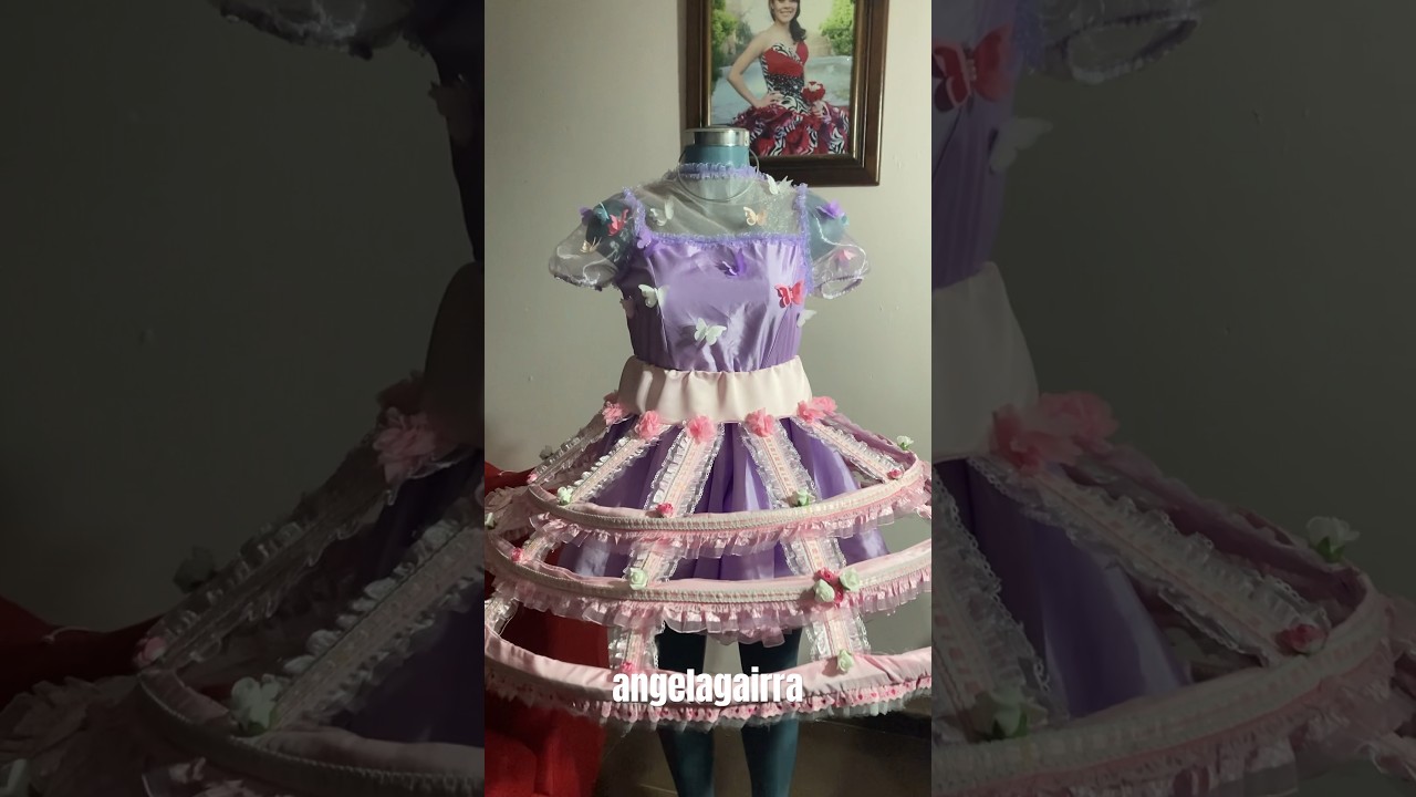 vestido con crinolina decorativa