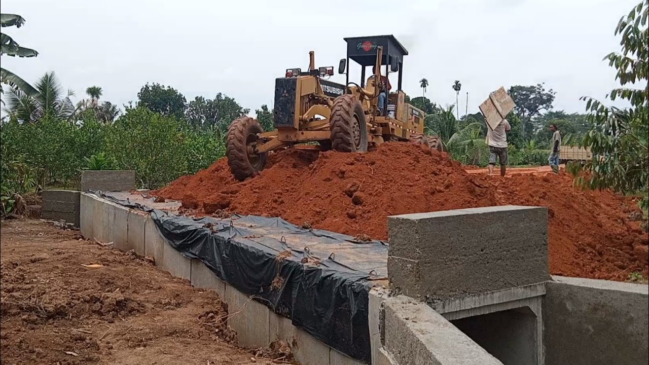 How a Motor Grader Spreads Soil Across the Box Culvert