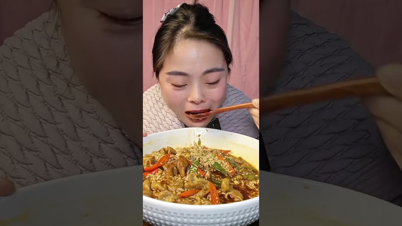 Eat White Rice With Stir-Fried Old Pork Guts With SPICY Red Peppers