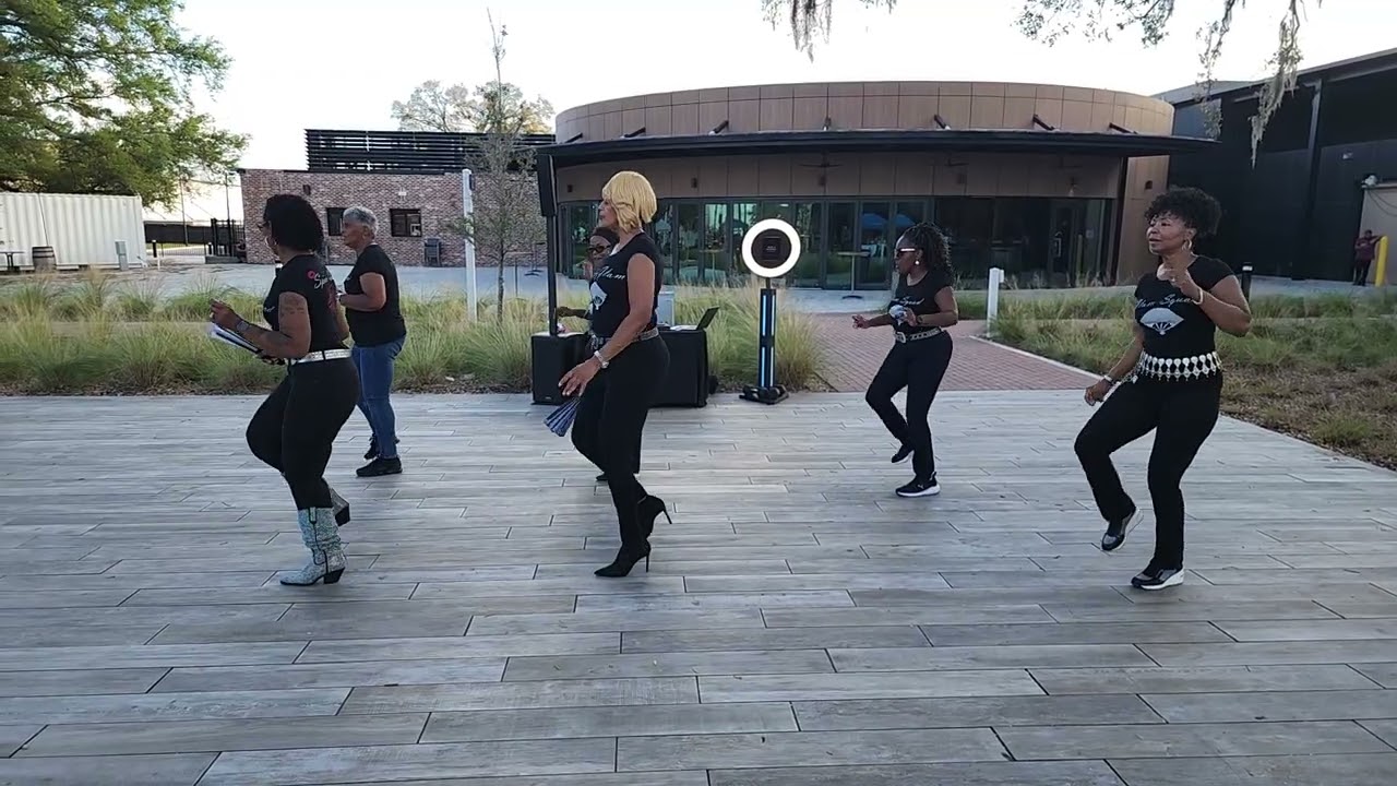 Lady Glam 👠 Cut Ah Rug Line Dance 