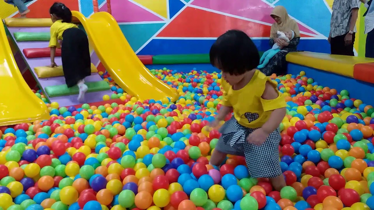 MAINAN ANAK PLAYGROUND MANDI BOLA MALL PANAKKUKANG SQUARE