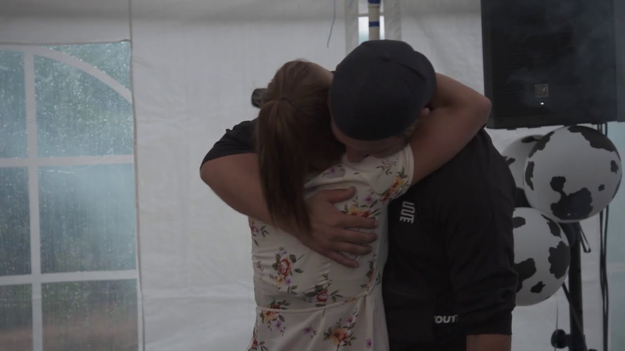 Duett mellan bonden Susanna och brevskrivaren Hannes - Bonde söker fru (TV4)