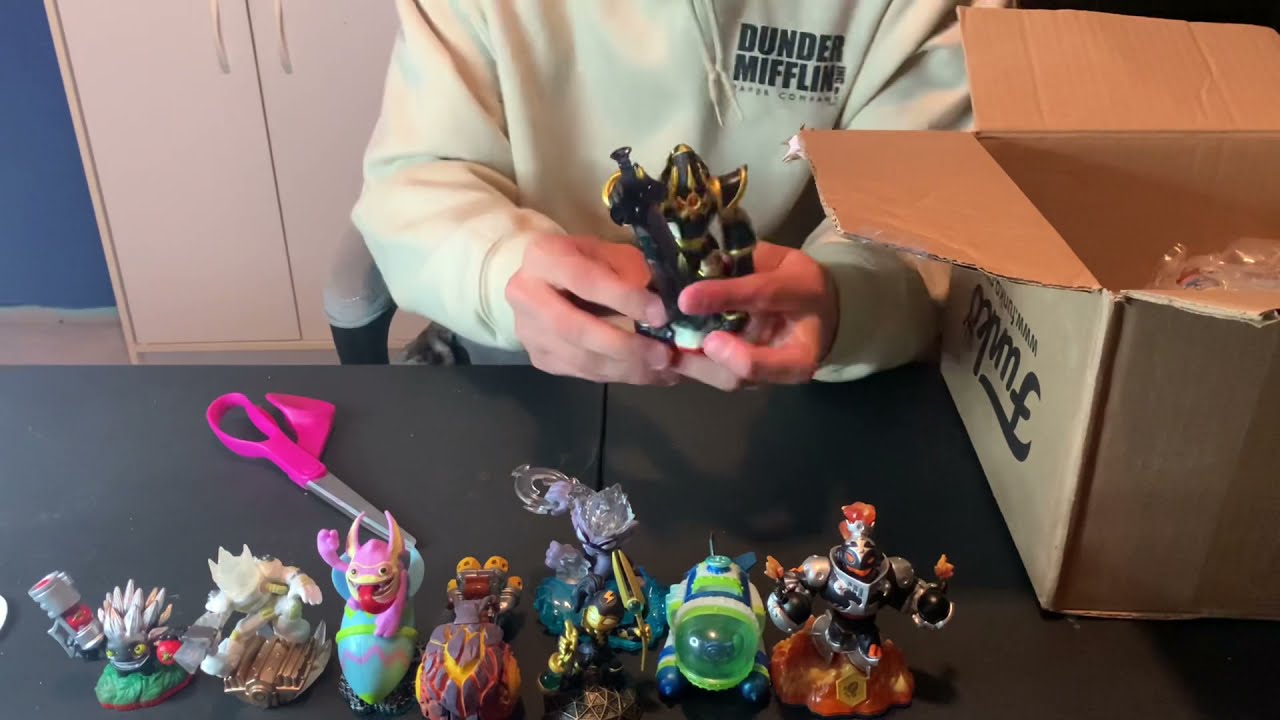UNBOXING SKYLANDERS MYSTERY BOX From What The Pop! (Emma and Steele) w/Victor |SavingSkylands|
