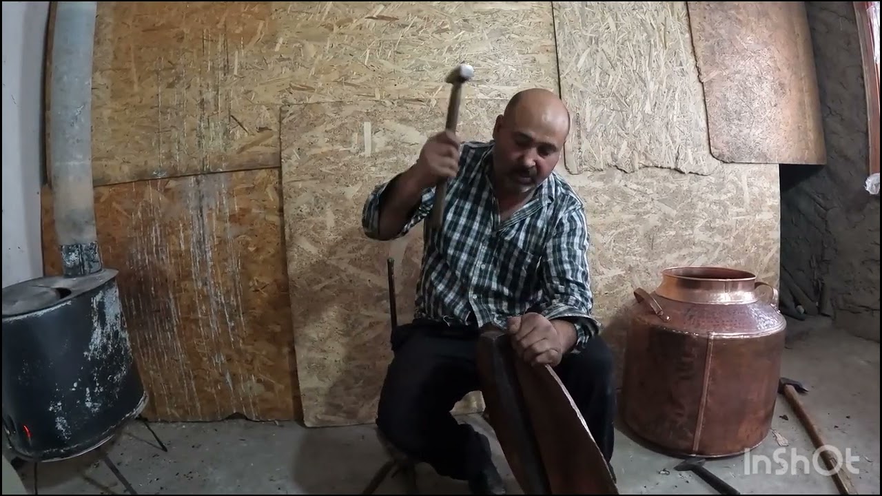 CĂLDĂRAR DL.GHIORGHI NE ARATA CUM SE FACE UN CAZAN DE ȚUICĂ DIN CUPRU .DĂRMĂNEȘTI.VALEA UZULUI.BACAU