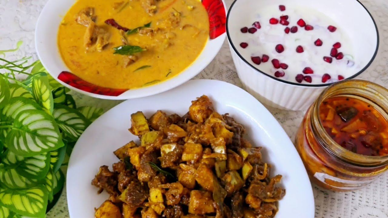 Sunday special lunch Beef ethakka roast- chicken curry- onion raitha 😋🍲🍚