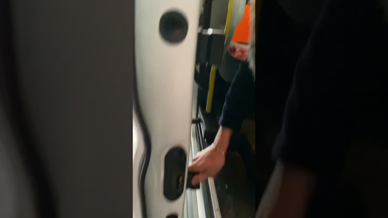 Otomatik kapı, kayar basamak ve sensör sistemleri montajı ve tamiratı