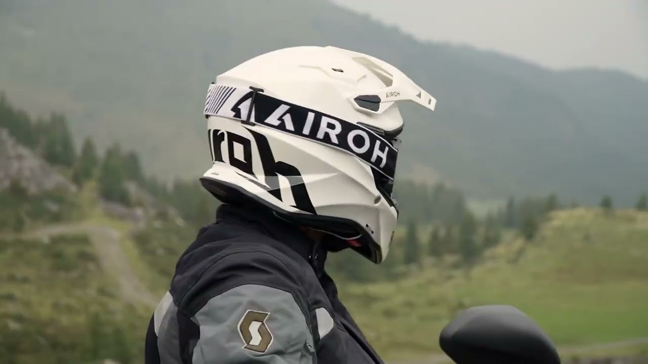 Airoh COMMANDER 2  Take the Lead - MD Racing Products