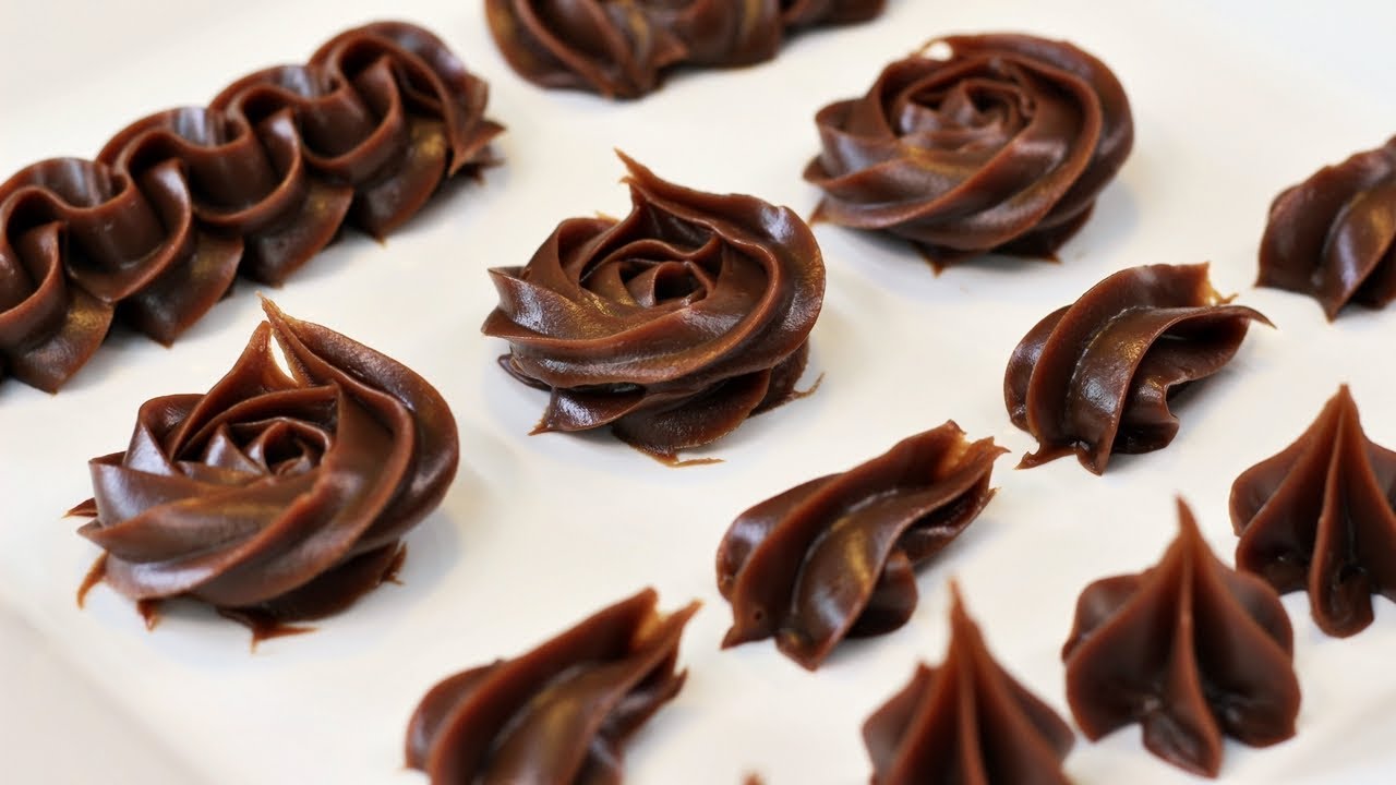BRIGADEIRO GOURMET EM PONTO DE BICO PARA RECHEAR OU DECORAR BOLOS