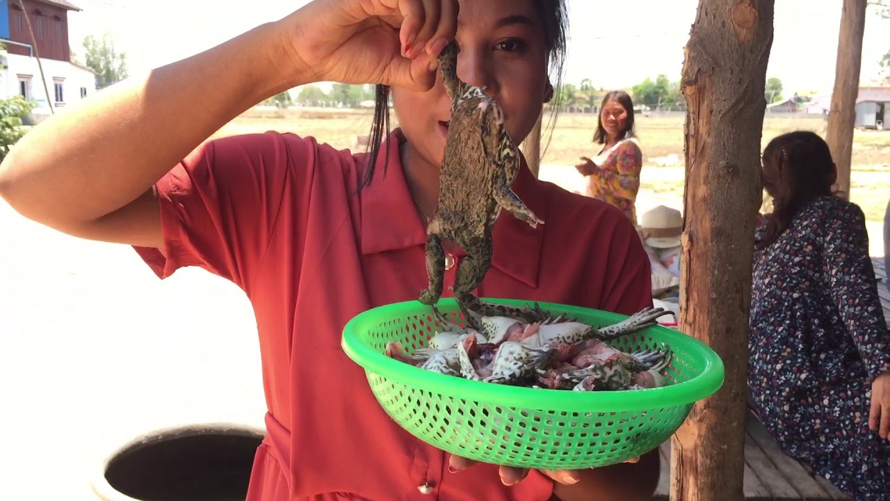 Crispy Frogs Recipe cooking Trailer - Tasty Deep Fried Frogs Cooking by Natural Village TV
