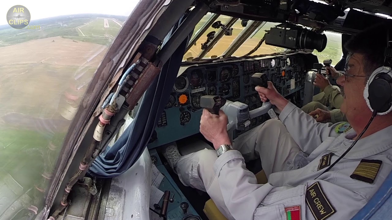 AMAZING IL-76 LOW PASS! Ilyushin Captain's serious Workout, STUNNING Minsk Low Pass!!! [AirClips]